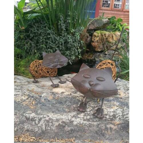 Ldyllic Style Wrought Iron Garden Rattan Cat Animal Ornaments Garden Decoration Outdoor