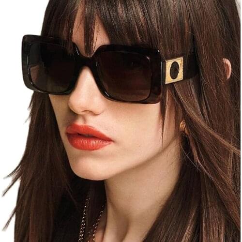 2021 Trend Modern Womens Square Sunglasses Brand Designer Oversized Metal Decorative Vintage Black Fashion Sun Glasses Lunettes