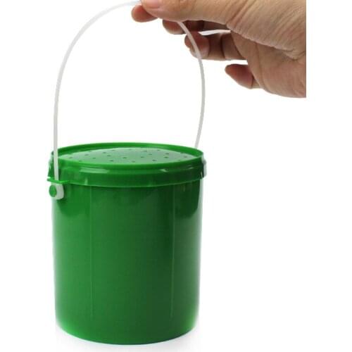 Hand-held living bait fishing gear earthworm insect bucket fishing gear box lifting beam convenient belt breathing hole 12*10CM