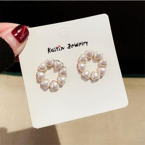 New Heart Pearl Stud Earrings Simple All-match Love Earrings for Women Aretes De Mujer Modernos 2020 Fashion Jewelry