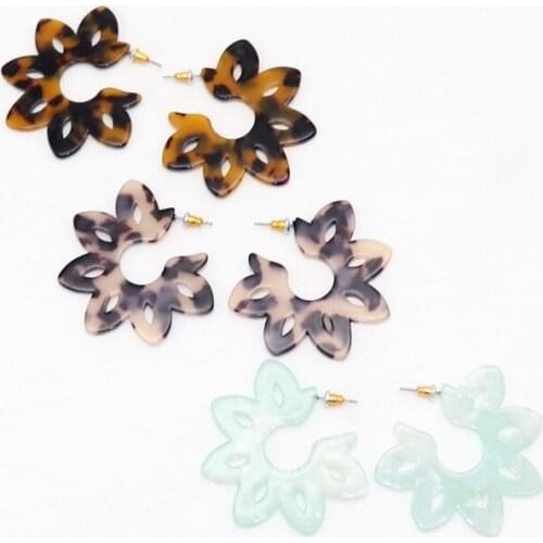 Cut Out DORINE RESIN HOOP EARRINGS