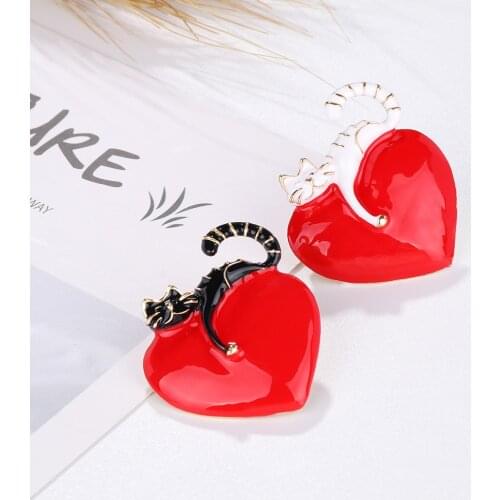 Original Enamel Heart Lazy Cat Brooch Pins For Lovers Gift Wedding Jewelry Brooch 2021 Christmas New Year Gift