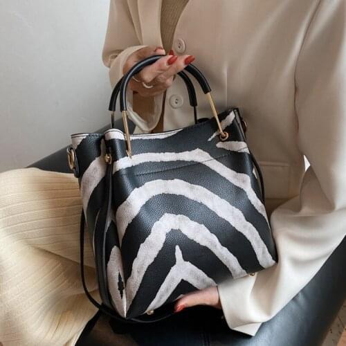 Tote Bags For Women Large Capacity Handbags Metal Handle High Quality PU Leather Shoulder Messenger Bag Female Fashion Hand Bag