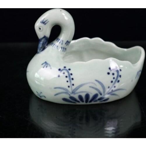 China Blue and white ceramic swan Pen wash crafts statue