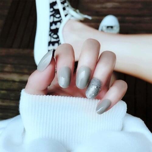 2019 New Ins Grandma Grey Shiny Grace Stylish 24pcs Fake Nails Medium Length Round Head Smooth Gray Artificial Nail With Glue