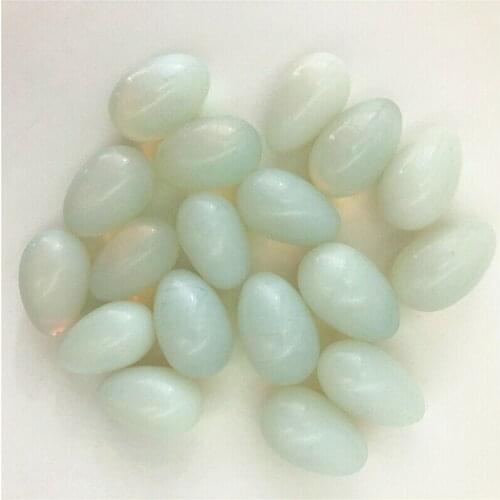 Drop Shipping Cute Beautiful White Opal Stone Quartz Crystal Egg Shaped Healing Reiki Decorative Stones And Crystals