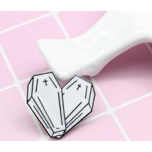 Nurse and doctor heart shape brooch heart love love you cross stitch coat lovers badge accessories