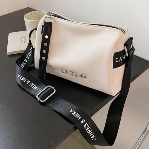 European and American Fashion Handbags Summer 2021 New Trendy High-end Design Messenger Bag Casual All-match Lady Pillow Bag