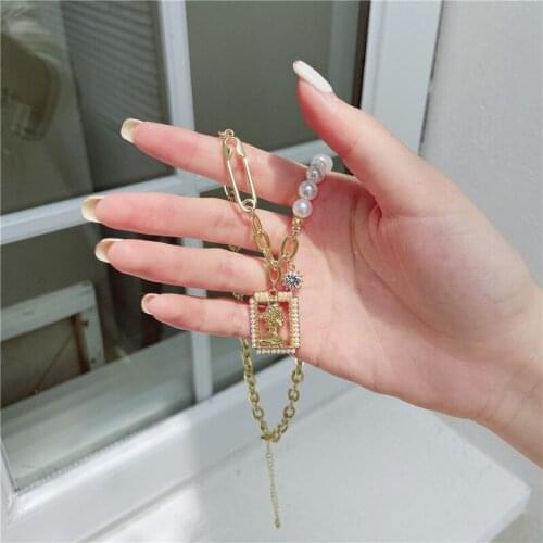 Adolph Korean Beauty Head Pendant Necklace Punk SquareCrystal Statement Chain Choker Collar Necklaces Jewelry For Women 2021 New