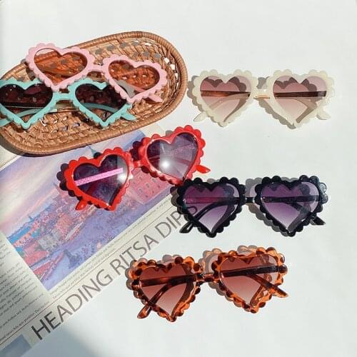 1PC Baby Heart Kids Sunglasses Fashion New Love Pattern Plastic Pink Sun Glasses Girls Boys UV400 Sunglasses Beach Eyewear