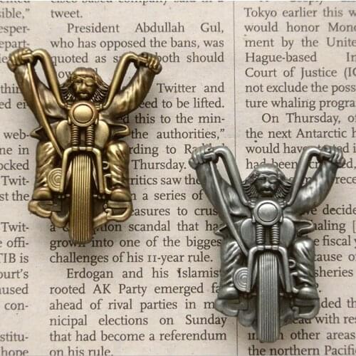 Classic Pirate One-eyed Motorcycle Club Metal Badge Commemorative Brooch For Clothes Hat Retro Collar Pin