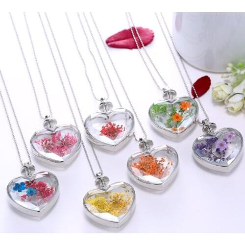 1pcs Random Heart Pendant Flowers Love Crystal Variety Dried Flower Necklace Exquisite Womens Accessories