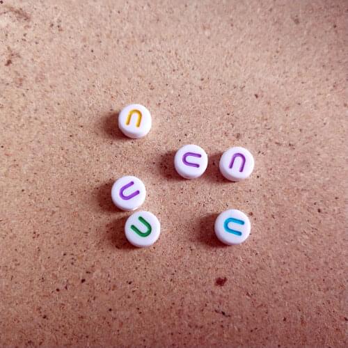 Free Shipping 500pcs 4*7Mm White with Colorful Printing Single Initial U Printing Plastic Letters Beads Alphabet Loose Beads