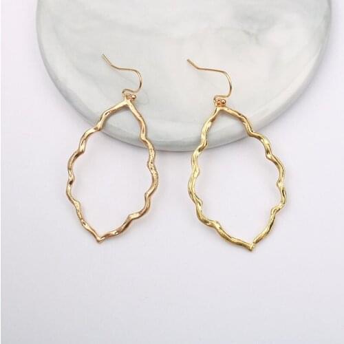 Designer Frame Hollow Leaf Earrings for Women Fashion Jewelry Painting Alloy Metal Statement Earrings
