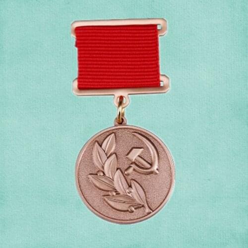 Soviet Hammer Sickle Laurel Leaves wreath socialism communism badge Russia award