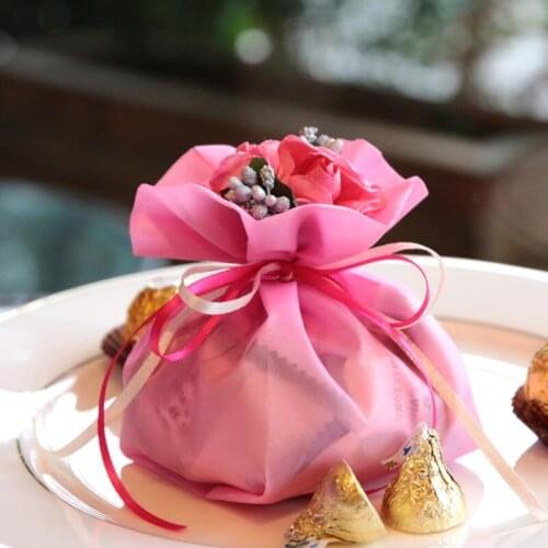 Elegant Artificial Rose Flower Bouquet + Yarn Pouch Set Wedding Favor Candy Gift Bags For Table Decorations LX8297