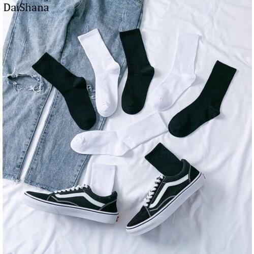 New Soild Colors Cotton Unisex Socks Personality Harajuku Black White Couples Skateboard Knitted Casual Sports Fashion Socks
