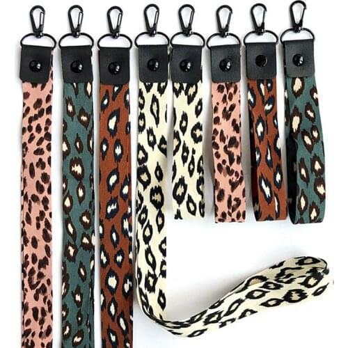 2021 new universal trend leopard personality mobile phone lanyard for iPhone6S 7 8P Xs max Xr