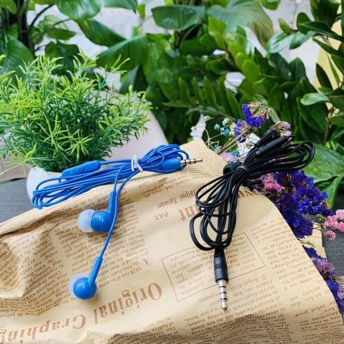The 3.5mm plug headset is suitable for smartphones such as Xiaomi, Huawei, OPPO, Nokia, etc