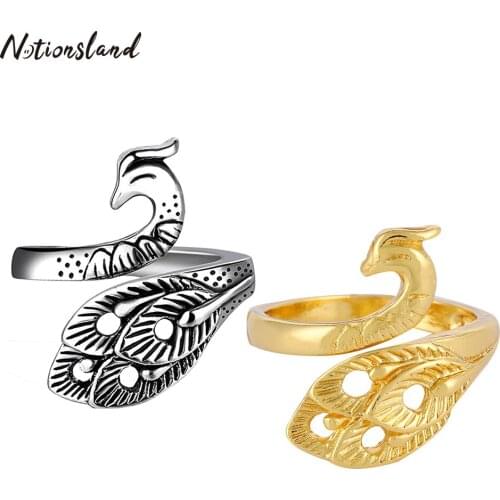 2Pcs Adjustable Knitting Loop Crochet Yarn Guide Finger Holder Knitting Crochet Accessories Ring Knitting Thimble for DIY Crafts