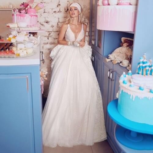 UZN Gorgeous A Line Lace And Tulle Bridal Gowns Sexy V Neck Backless Glitter Wedding Dresses Vestido De Noche