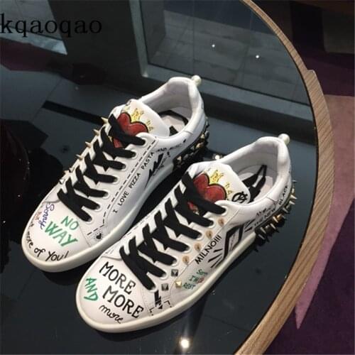 Runway Graffiti Shoes Woman Casual White Designer Espadrilles Rivets Flats Sneakers Punk Zapatos Mujer Spiked Sport Trainers