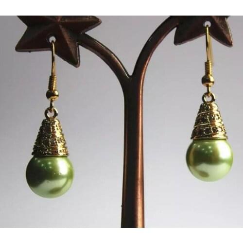 Fashion temperament womens gold plated 12 mm emerald green shell pearl earrings