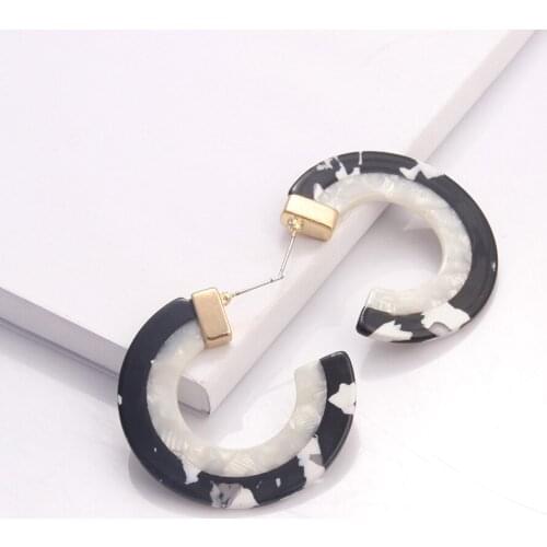 Kpop fashion resin two-color stitching womens earrings simple temperament geometric C-shaped acetate plate earrings