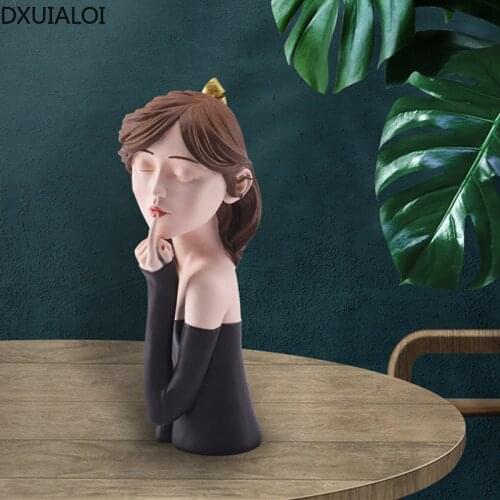 Nordic Creative Girl Statue Decoration Resin Crafts Housewarming Gift Home Living Room Desktop Bedroom Entrance Decoration