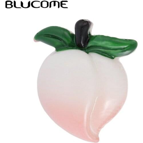 Blucome Mini Pink Peach Shape Brooches For Women Bag Suit Party Fashion Accessories Cute Carton Fruit Brooch Badge Pins Gift
