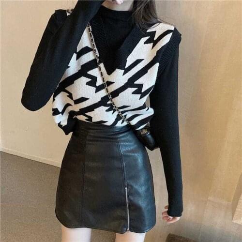 Womens Sweater Vest Sleeveless V Neck Color Matching Loose Knitted Pullover Wholesale 2021 Autumn Winter Fashion Lady Clothing