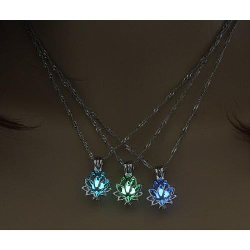 Luminous Glow In The Dark lotus Flower Shaped Pendant Necklace For Women Jewelry Choker 3 Colors Necklace Fashion Dropshipping