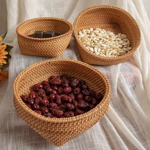 Handwoven Round Rattan Fruit Basket Wicker Food Tray Weaving Storage Holder Dining Room Display Bowl Home Kitchen Storage Basket