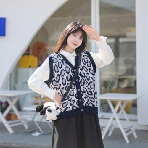 Leopard Jacquard Vintage Knit Women Sweater Vest 2021 Winter Sleeveless V-neck Single-breasted Korean Fashion Girl Soft Warm Top