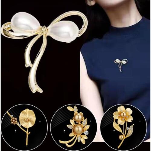 New Crystal Flower Brooch Brooch Women Fashion Rhinestone Jewelry Female Imitation Pearl Wedding Pins Brooches Accessories