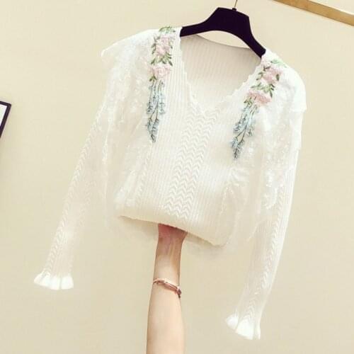 Autumn/Winter Floral Swerter Women 2019 New Lace Stitched Long-sleeved Knitted Top Women Sweet Embroidered Flower Sweater Girls