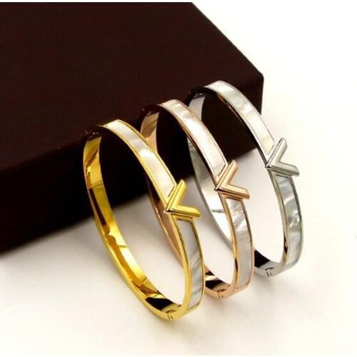 Best selling classic elegant design V letter pearl shell bracelet and stainless steel jewelry for women bracelet wholesale