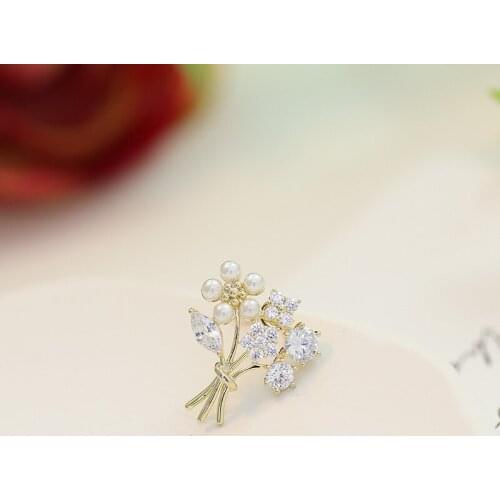 Mini floral small flower brooch anti-glare temperament Korean cuff pin, cute Japanese wild pearl neckline pin women accessories