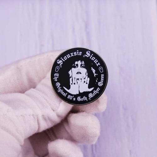 Siouxsie Sioux Spilla Pin The Original 80s Goth Mother Queen Rock Band Badge Music Fans Flair Addition