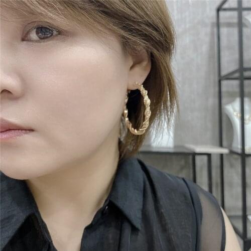Trendy Gold Color Plating Scale Twist Medium SIze Hoop Earrings For Women Girl Elegant Bohemia Casual Lovely Jewelry Accessory
