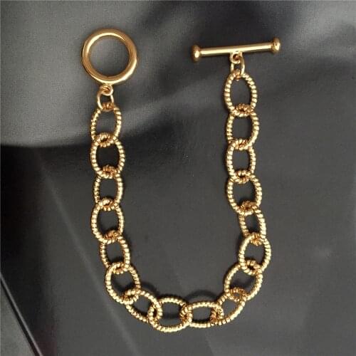 Gorgeou Gold Color Textured Oval Linked Bracelet T O Bar Enclosure For Women Girl Elegant High Quality Copper Material Jewelry