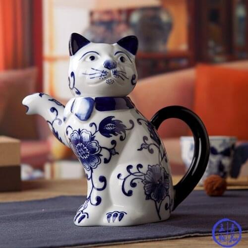 Chinese style Jingdezhen blue and white porcelain lucky cat teapot home decoration Japanese classical artist ceramic tea pot