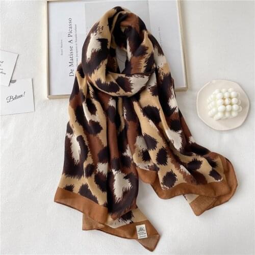 2021 Fashion New Leopard Cotton Scarf Women Soft Long Hijab Shawls Wraps Lady Pashmina Foulard Bufanda Headscarf Beach Stoles