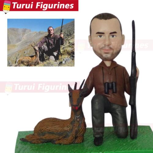 Amazing Bobbleheads Customized Bobbleheads collectible figurines hunters bobblehead with his prey deer animal figurines dolls