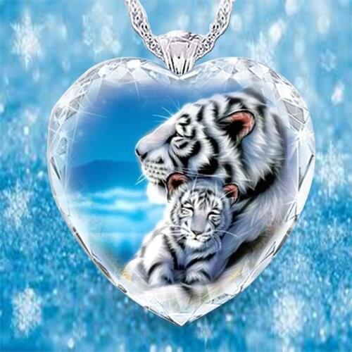 Exquisite Fashion Creativity Elegant Crystal Glass Sparkle Eyeball Woman Necklace White Tiger Mother and Child Pendant