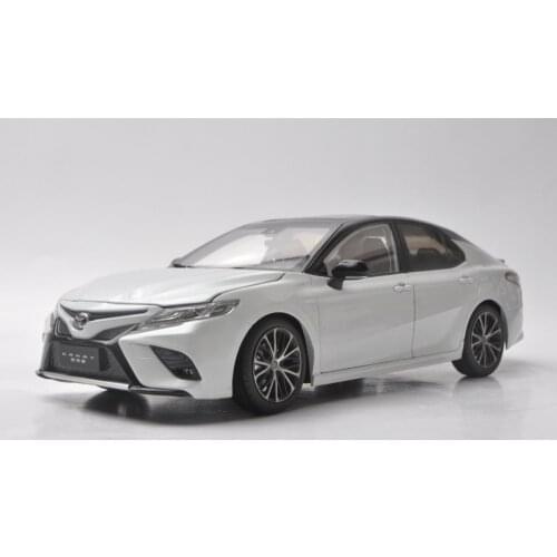 1:18 Diecast Model for Toyota Camry Sport 2018 White Alloy Toy Car Miniature Collection Gift 8th Generation XV70