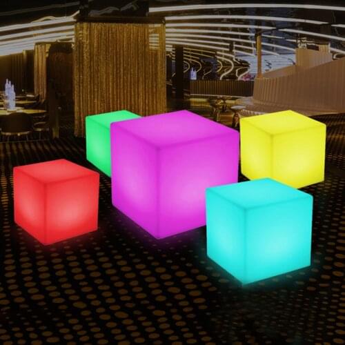 1PC 40CM RGBW Cordless LED Cube Chair Light With Remote LED illuminated Furniture Stool Light for Party Wedding Holiday Decor