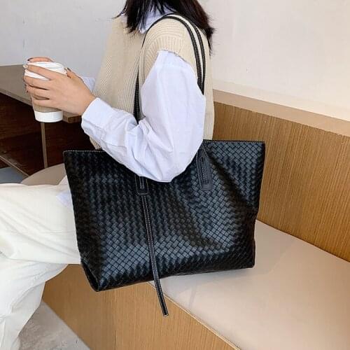 YILIAN Simple single shoulder bag 2021 new large volume retro woven bag high texture fashion all-match female bag