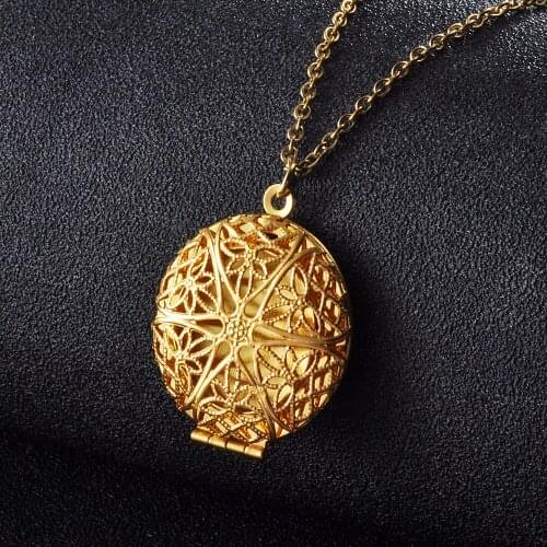 GRACE MOMENTS Vintage Necklaces