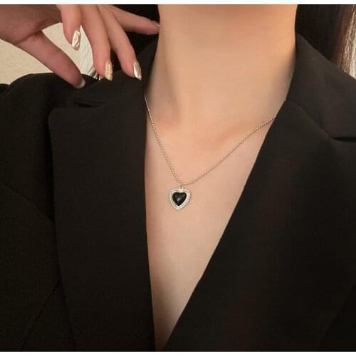 Black Love Heart Necklace for Women Fashion Simple Personality Collarbone Chains Metal Cute Choker Jewelry Accessories Gift